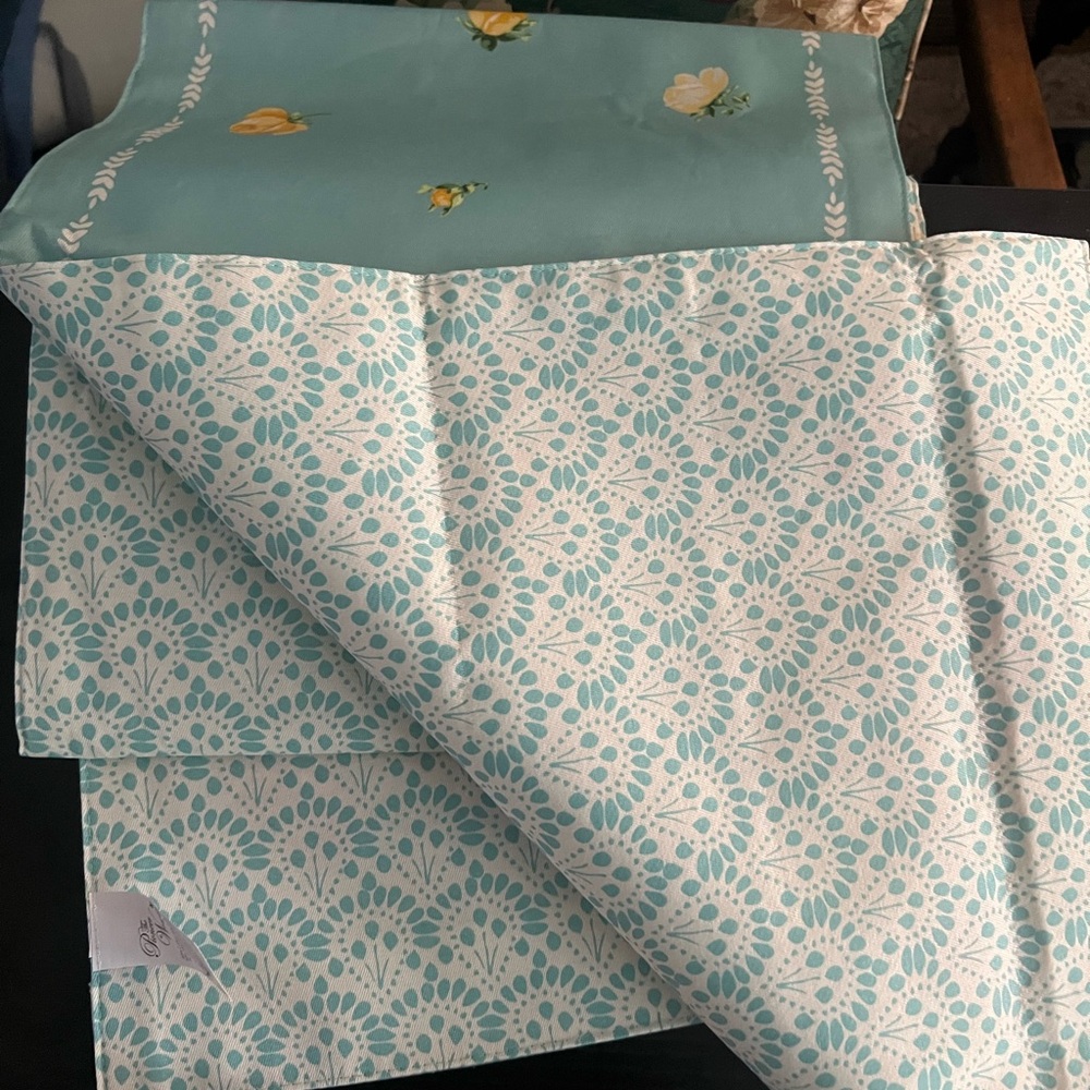 Pioneer Woman Floral Reversible Table Runner ‘Vintage Floral’ Turquoise Red Rose - Picture 3 of 3